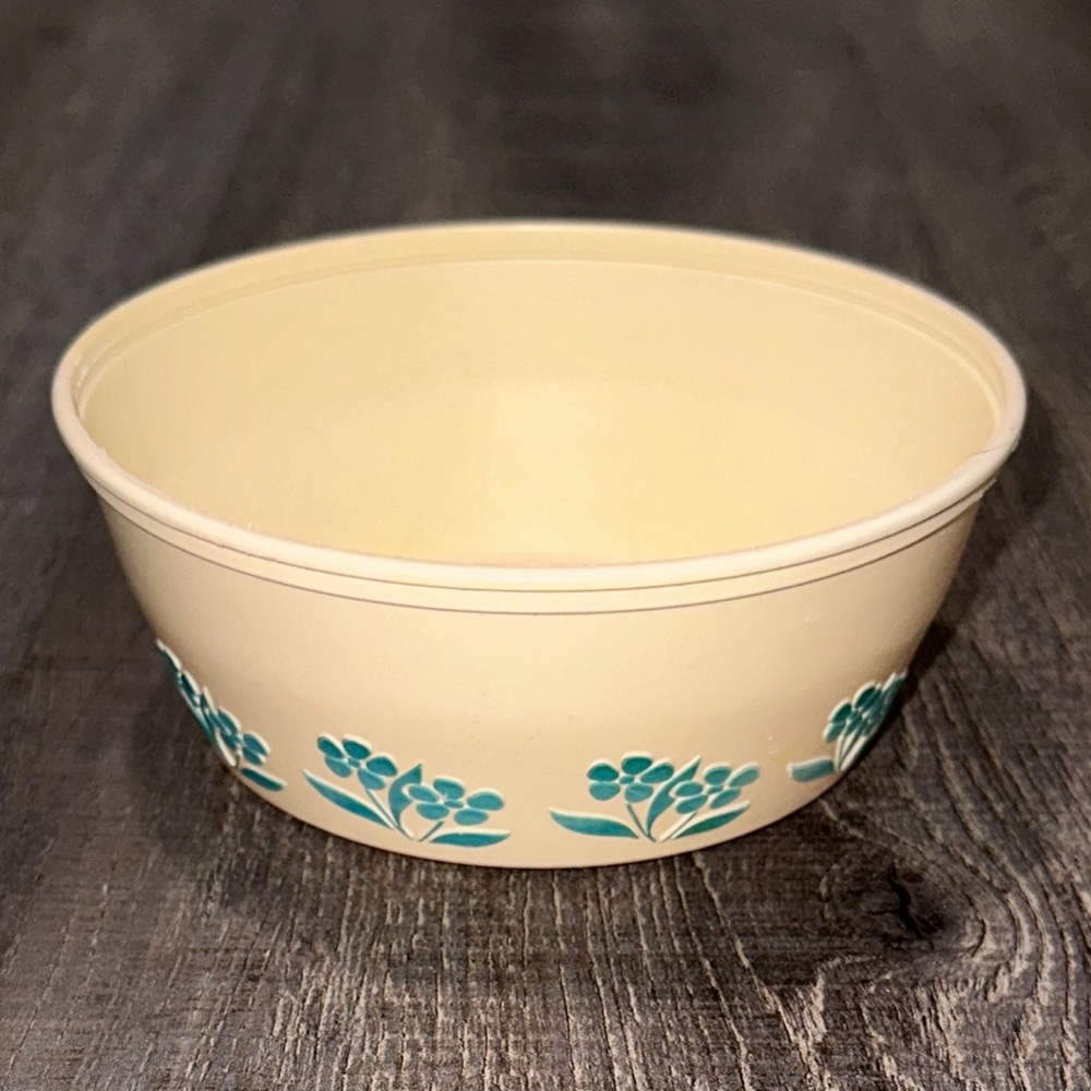 💞 Vintage Cream Plastic Bowl with Teal Floral Design